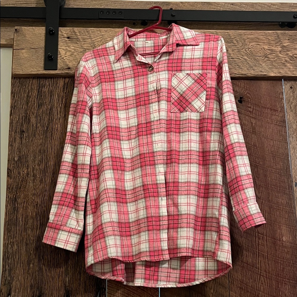 Plaid women's flannel Shirt in pink and white